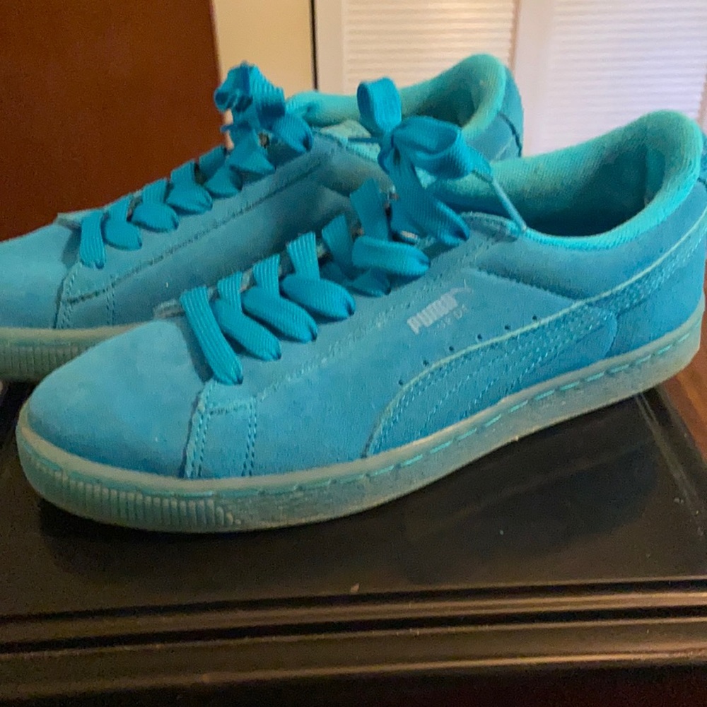 Sneakers